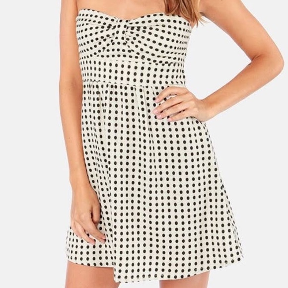Roxy Dresses & Skirts - Roxy white strapless mini dress with black polka dots and bow detail